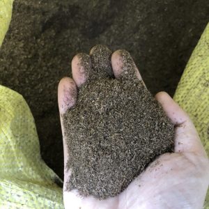 Gói 1kg phân nhộng Chitin sản xuất với công nghệ Bỉ