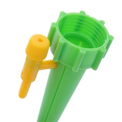 voi-tuoi-nuoc-nho-giot-5 Vòi tưới cây nhỏ giọt tự động gắn chai nhựa tiện dụng