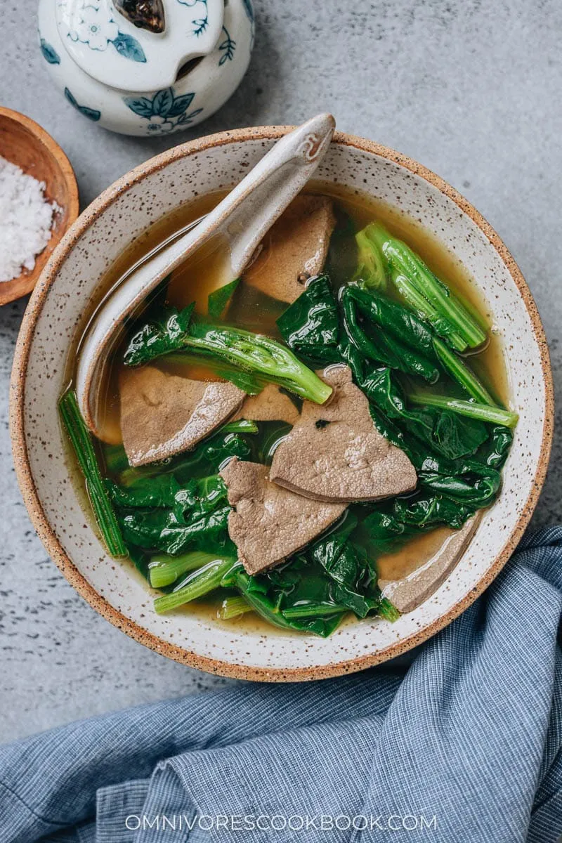 240521_pork-liver-soup-with-spinach_5 Món canh giò heo rau thân thảo không chỉ ngon miệng mà còn mang lại nhiều giá trị sức khỏe