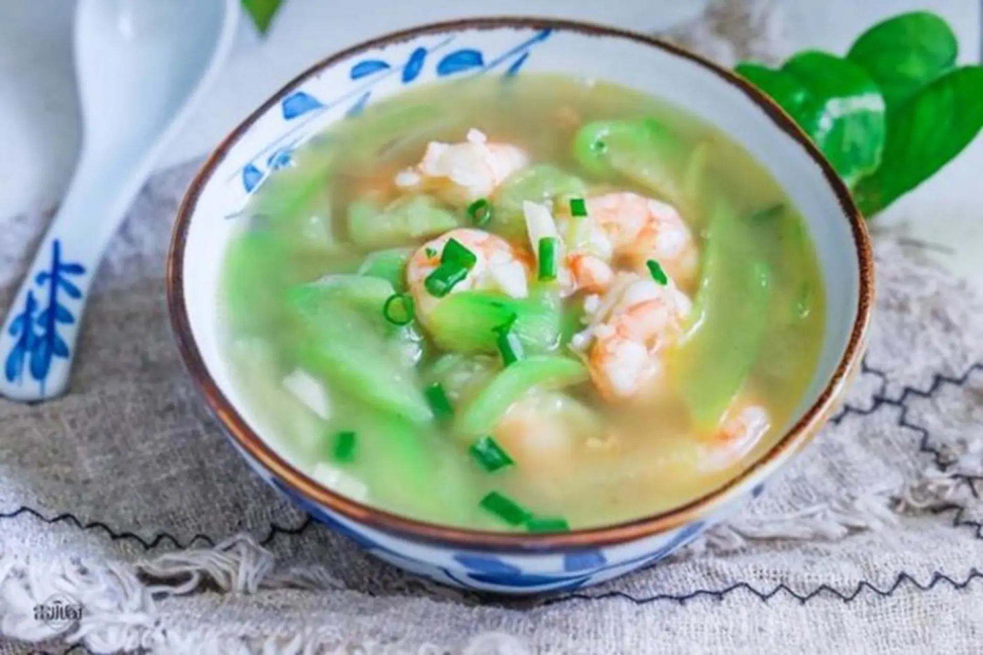 canh_muop_tom_15527acc62 Món mướp Nhật nấu canh chua sau khi hoàn thiện với màu sắc bắt mắt và hương vị thanh tao