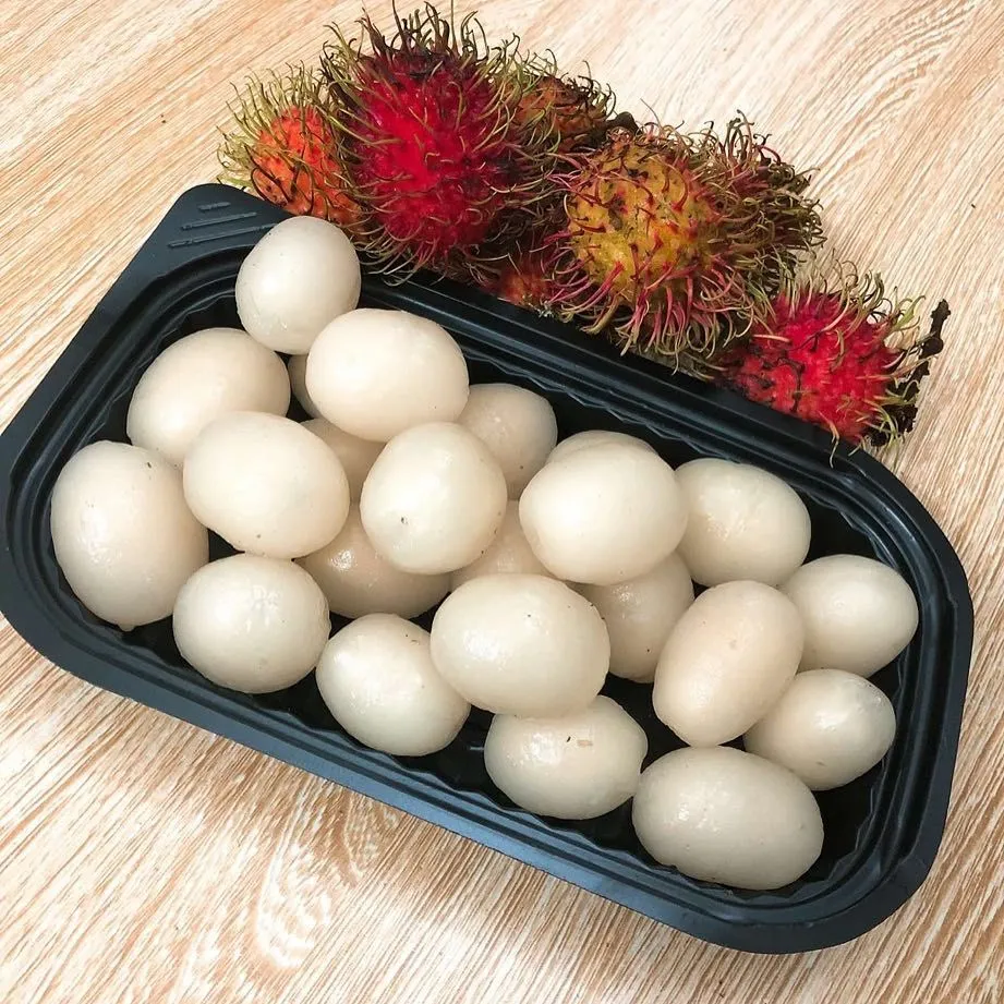 Phần thịt trắng trong trẻo và hấp dẫn của chôm chôm hạt nhỏ mini