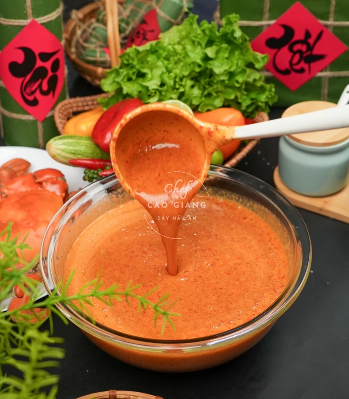 Nước mắm rau răm sánh mịn sự kết hợp hoàn hảo cho món gà luộc truyền thống