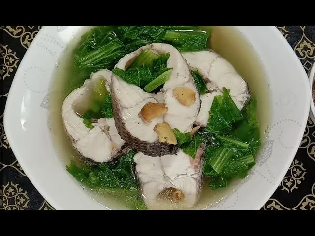 Món canh cá lóc rau cải cúc thủy canh là sự kết hợp hoàn hảo giữa vị ngọt của cá và hương thơm đặc trưng của rau